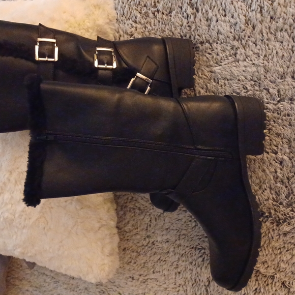 Boots - Picture 3 of 3